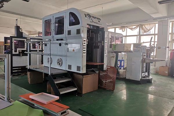 Automatic box folding machine