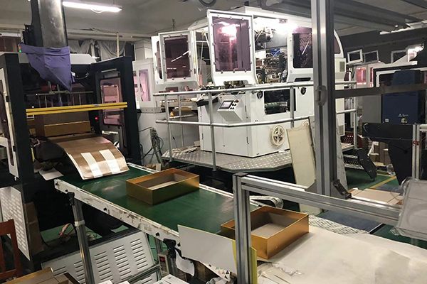 Automatic box folding machine