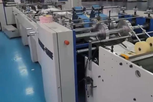 Automatic bag folding machine